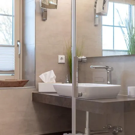 Tom's Hof Dascha Daire *